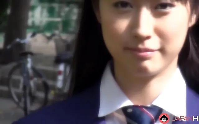 aⅴ AV无码 女人A 资源网 Close-up of Tomomi Motozawa in school uniform teasing her classmate with a naughty blowjob