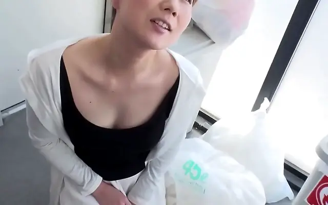 Her Naughty Neighbor Enjoys Morning Blowjobs in Secret