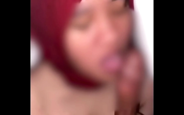 Indonesian beauty rides big cock in sexy hijab session