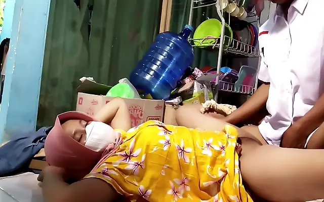 我的漂亮 棒棒免费观看电视 喷出 人扒开 Sunlit Morning Temptation with My Stepmom Before School
