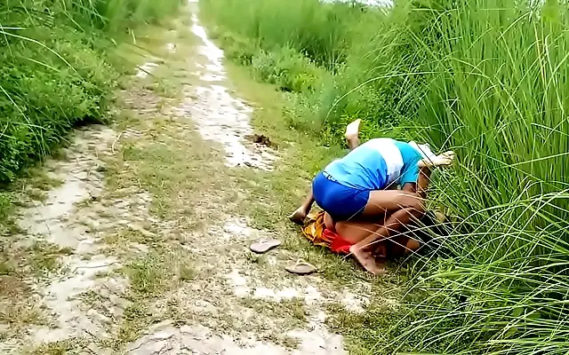 天天操天天 色图 公车 潮久久 Her Wild Ride in the Village Nights