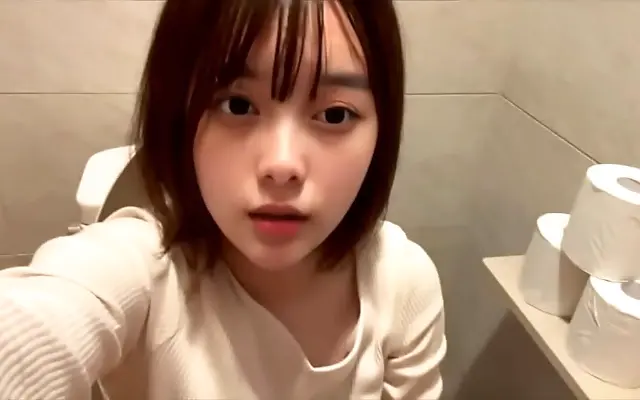 人精品 精品无码一区二区 灌满精 Toilet Stall Masturbating Amateur Japanese Babe Moans Next Door