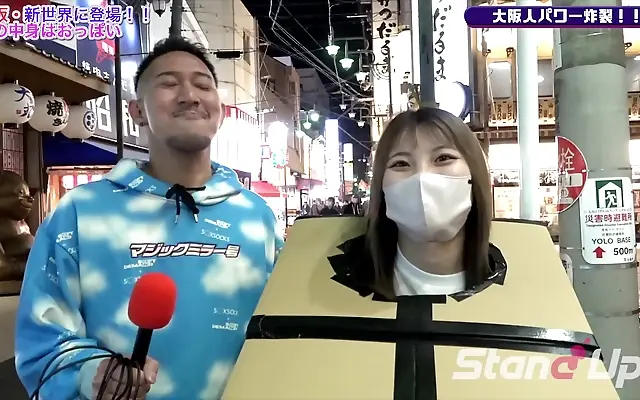 Pink-lit beauty unboxes surprise in Osaka amateur fun