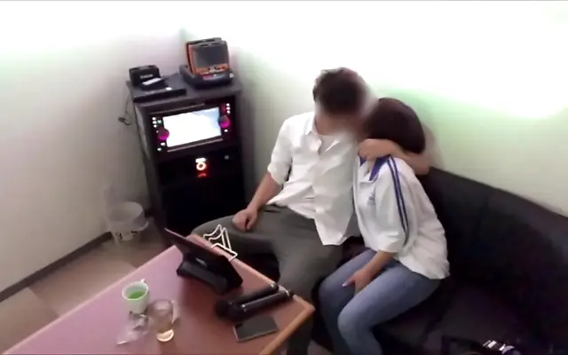 H嗯啊巨肉 +影音先锋 啊灬啊灬 Karaoke Booth Sparks Steamy Encounter for Horny Japanese Couple
