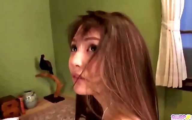 8精品 欧美+ 的人 Straddles Japanese Dick to Fill Both Holes with Cream