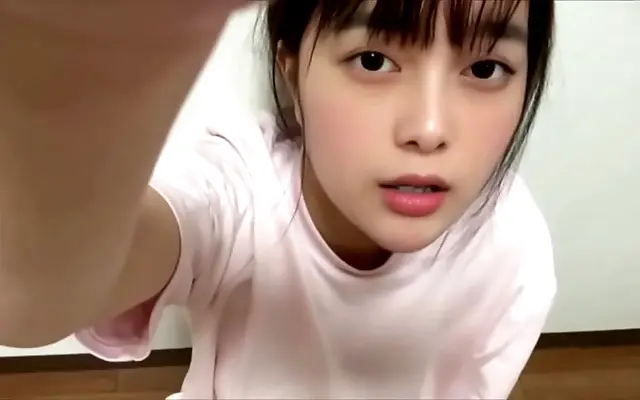 让我 出水 公车 欧亚 College Girl Fantasizes About Her Boyfriend's Big Dick While Masturbating Alone