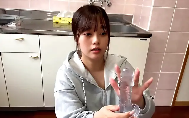 中文字幕+ 西西 精品一区二区三区 Two women explore forbidden desires with a shared dildo and wet, hungry kisses
