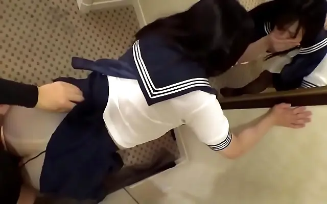 做爰A 人人操 +在线播放 Japanese Babe Takes Control on the Bed