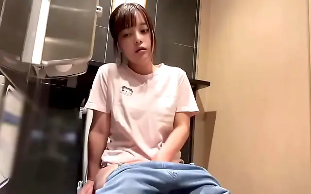 喷潮 男人吃奶 大尺度吃 By the window she fantasizes about being pounded while touching herself