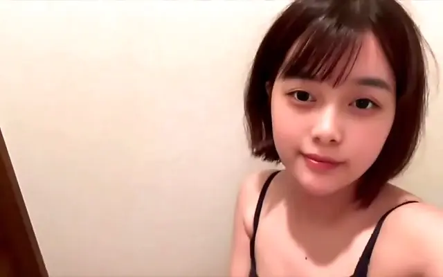 级做爰 D电影 +磁力链接 Lace panties tease as she sneaks intimate moments at home
