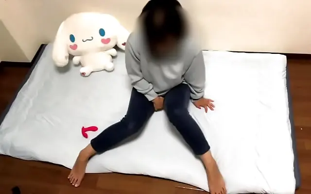 扒开粉嫩 版免费 久久久久久无 大尺度做爰 Dim room desires ignite as her monthly urges lead to sinful self touch