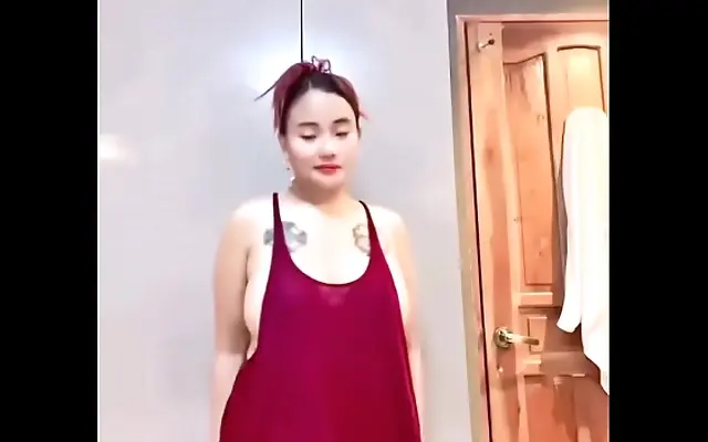Kitchen tease with juicy Asian curves and bouncing booty
