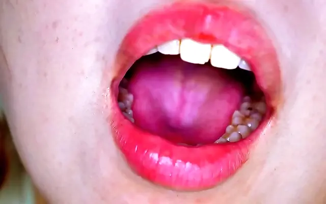 日本三级 一本 高清视频在线 Two naughty Japanese lovers explore intense tongue and mouth fetish play