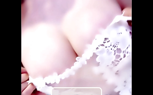 Playful solo tease from curvy Asian beauty