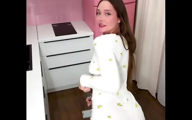 v在线 7国产 +漫画 看不卡 KateKuray Shows Off Her Perfect Ass by the Window