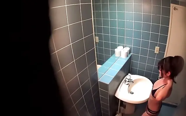 一卡 白洁 久久人 Bathroom Mirrors Her Curvy Silhouette as She Slips On Sexy Lingerie
